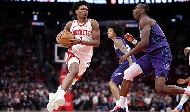 后场新星根本不适合打控卫，结果火箭竟然还不引进一名组织者？