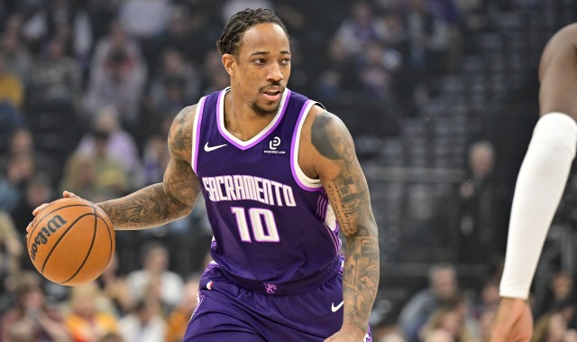 半岛体育官方网站-得分能力&amp;持续性缺一不可！总得分前20全员出场数超1k 老詹超1.6k