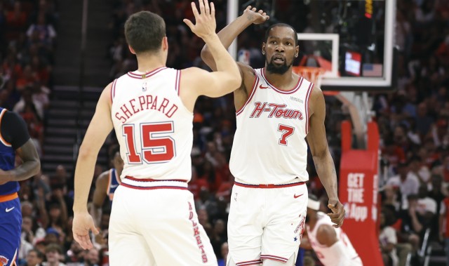 无传统控卫却创下队史助攻纪录 杜兰特与谢泼德成为火箭破局关键