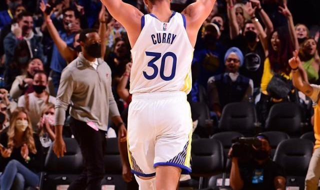 半岛体育官方网站-TA对话库里：每进一个三分都是历史 这真的很有趣