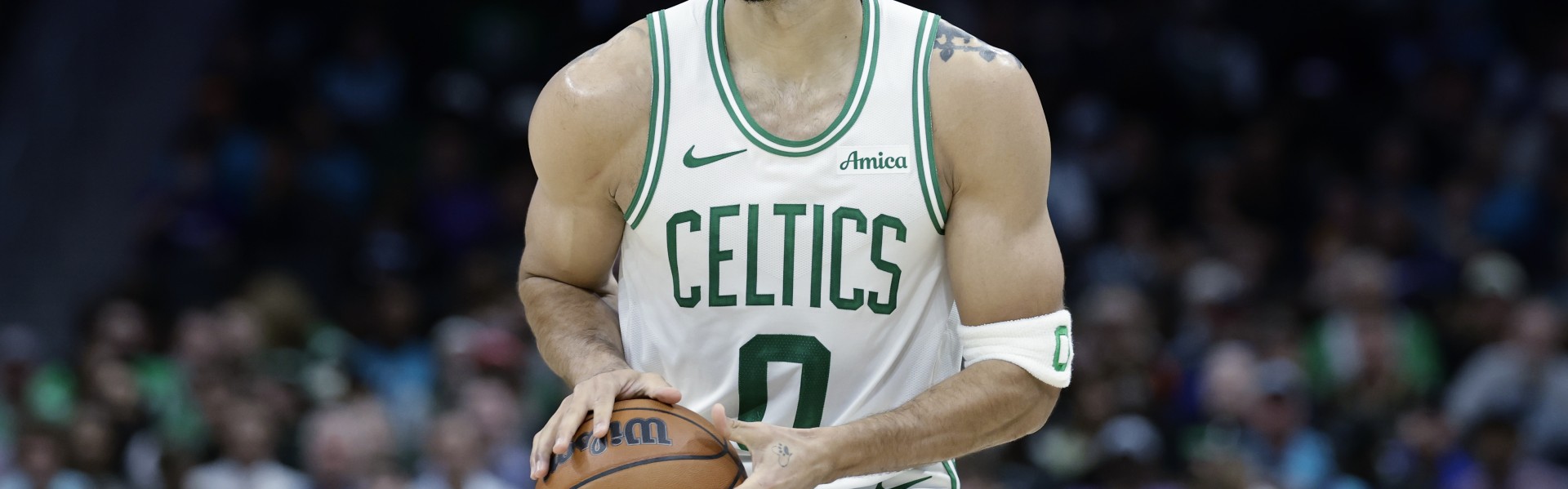 半岛体育APP-塔图姆复出前10场场均19.8+9.5+3.8+38% 近5场25.2+10.4+7.8+49%