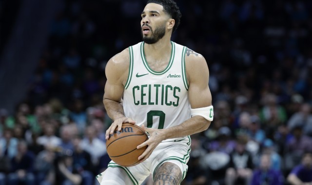 半岛体育APP-塔图姆复出前10场场均19.8+9.5+3.8+38% 近5场25.2+10.4+7.8+49%